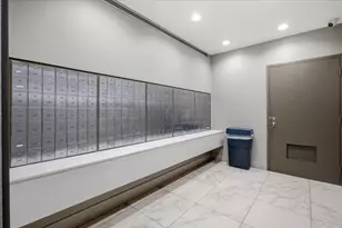 525 W Hawthorne Pl, Chicago, IL 60657 - Photo 20
