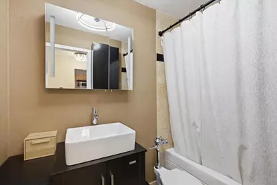 525 W Hawthorne Place #1002, Chicago, IL 60657 - Photo 18