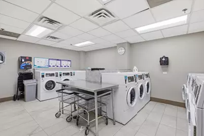 525 W Hawthorne Place #1002, Chicago, IL 60657 - Photo 26