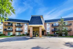 1198 Royal Glen Dr, Glen Ellyn, IL 60137 - Photo 1