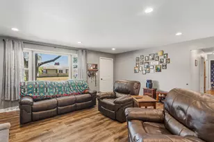 304 S McKinley St, Mansfield, IL 61854 - Photo 6