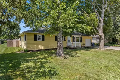 304 S McKinley Street, Mansfield, IL 61854 - Photo 2