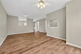 304 Holiday Ln, Hainesville, IL 60073 - Photo 4