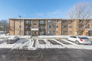 651 Virginia Rd, Crystal Lake, IL 60014 - Photo 1