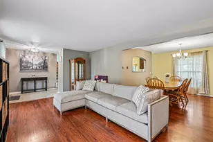 1146 Blackhawk Ct, Schaumburg, IL 60193 - Photo 4