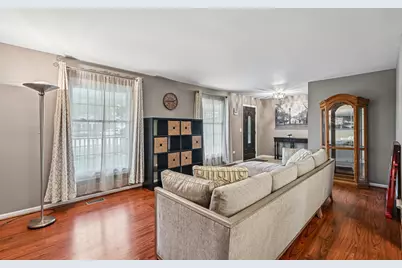 1146 Blackhawk Court, Schaumburg, IL 60193 - Photo 2