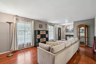 1146 Blackhawk Ct, Schaumburg, IL 60193 - Photo 2