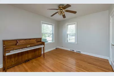 516 S Victory Street, Waukegan, IL 60085 - Photo 8