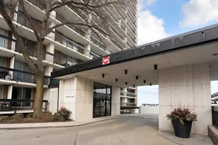 5901 N Sheridan Rd, Chicago, IL 60660 - Photo 1