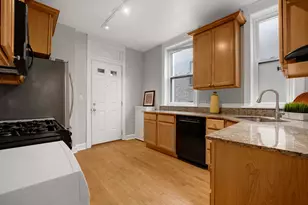 1915 W Montrose Ave, Chicago, IL 60613 - Photo 16
