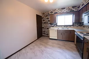 608 Cobblestone Cir, Glenview, IL 60025 - Photo 6