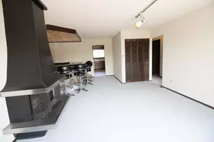 608 Cobblestone Cir, Glenview, IL 60025 - Photo 4