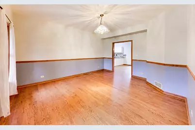 2120 Kenton Lane, Libertyville, IL 60048 - Photo 4