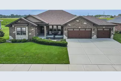 646 S Poplar Circle, Manteno, IL 60950 - Photo 1