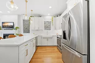 611 N Noble St, Chicago, IL 60642 - Photo 4