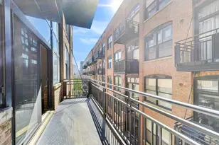 525 W Superior St, Chicago, IL 60654 - Photo 2