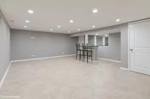 8842 Dee Rd, Des Plaines, IL 60016 - Photo 22