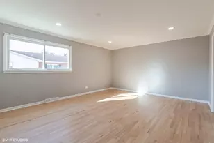 8842 Dee Rd, Des Plaines, IL 60016 - Photo 10