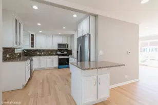 8842 Dee Rd, Des Plaines, IL 60016 - Photo 8