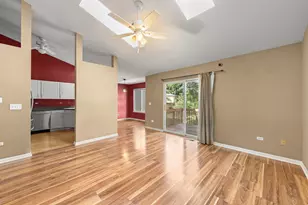 2034 Jeffrey Ct, Elgin, IL 60123 - Photo 4