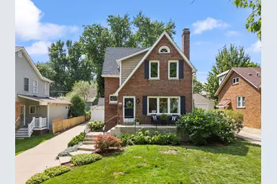 810 N Summit Street, Wheaton, IL 60187 - Photo 1