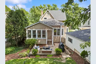 810 N Summit Street, Wheaton, IL 60187 - Photo 2