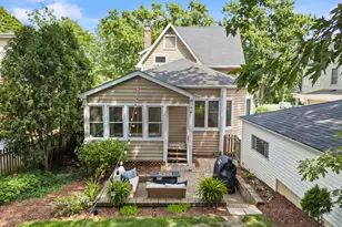 810 N Summit St, Wheaton, IL 60187 - Photo 2