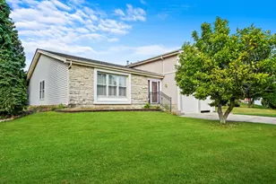 304 Sutherland Ln, Bloomingdale, IL 60108 - Photo 2