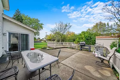 304 Sutherland Lane, Bloomingdale, IL 60108 - Photo 6