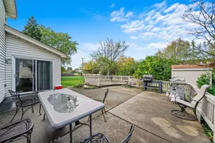 304 Sutherland Ln, Bloomingdale, IL 60108 - Photo 6