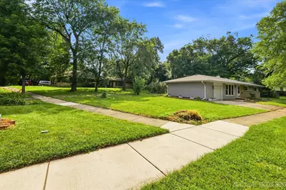 557 Willard Avenue, Elgin, IL 60120 - Photo 4