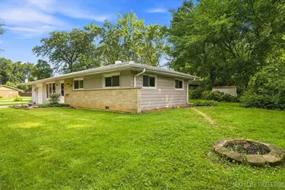 557 Willard Avenue, Elgin, IL 60120 - Photo 2