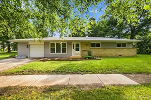 557 Willard Ave, Elgin, IL 60120 - Photo 1