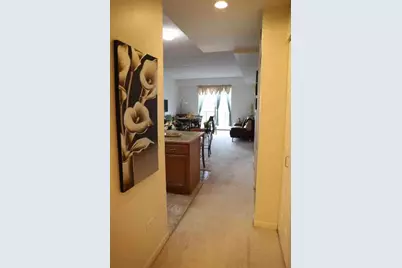 2335 W Belle Plaine Avenue #407, Chicago, IL 60618 - Photo 10