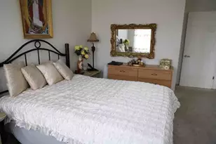 2335 W Belle Plaine Ave, Chicago, IL 60618 - Photo 16