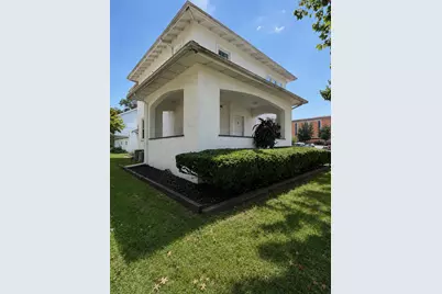 601 E Washington Street, Bloomington, IL 61701 - Photo 2
