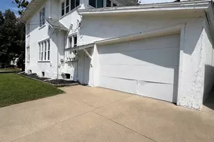 601 E Washington St, Bloomington, IL 61701 - Photo 6