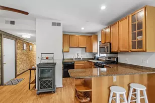 824 Hinman Ave, Evanston, IL 60202 - Photo 6