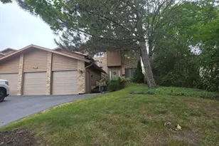 423 S 3rd St, Saint Charles, IL 60174 - Photo 1