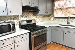 495 McHenry Rd, Wheeling, IL 60090 - Photo 2