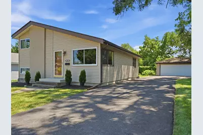 661 Easy Street, Glendale Heights, IL 60139 - Photo 1