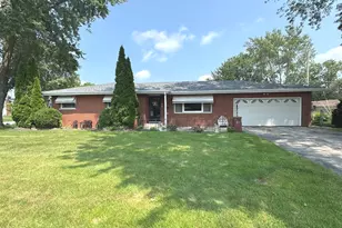 646 Evergreen Ln, Bradley, IL 60915 - Photo 1