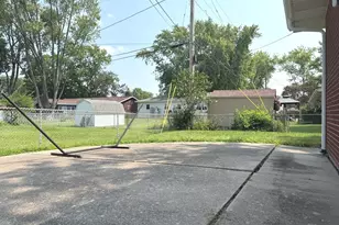646 Evergreen Ln, Bradley, IL 60915 - Photo 10
