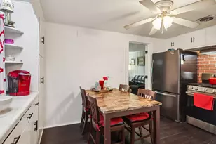 4552 W 89th St, Hometown, IL 60456 - Photo 6