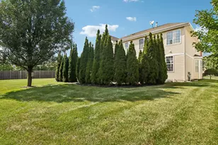553 Tremont Ln, Round Lake, IL 60073 - Photo 54