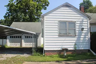 201 N College St, Salem, IL 62881 - Photo 4