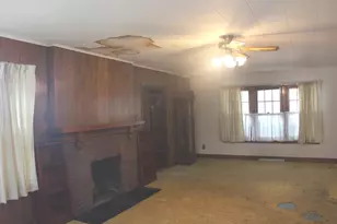 201 N College St, Salem, IL 62881 - Photo 22