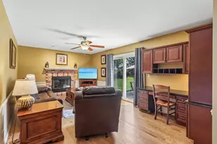 620 Waterford Dr, Lake Zurich, IL 60047 - Photo 2