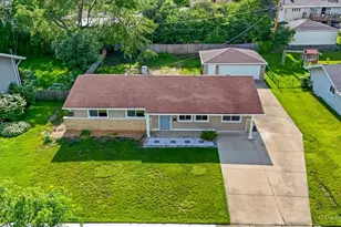 1420 Cooper Rd, Hoffman Estates, IL 60169 - Photo 6