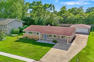 1420 Cooper Rd, Hoffman Estates, IL 60169 - Photo 8